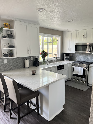 Su Casa Cabinets And Tile.