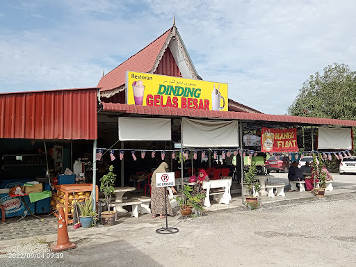 Restoran Dinding Gelas Besar